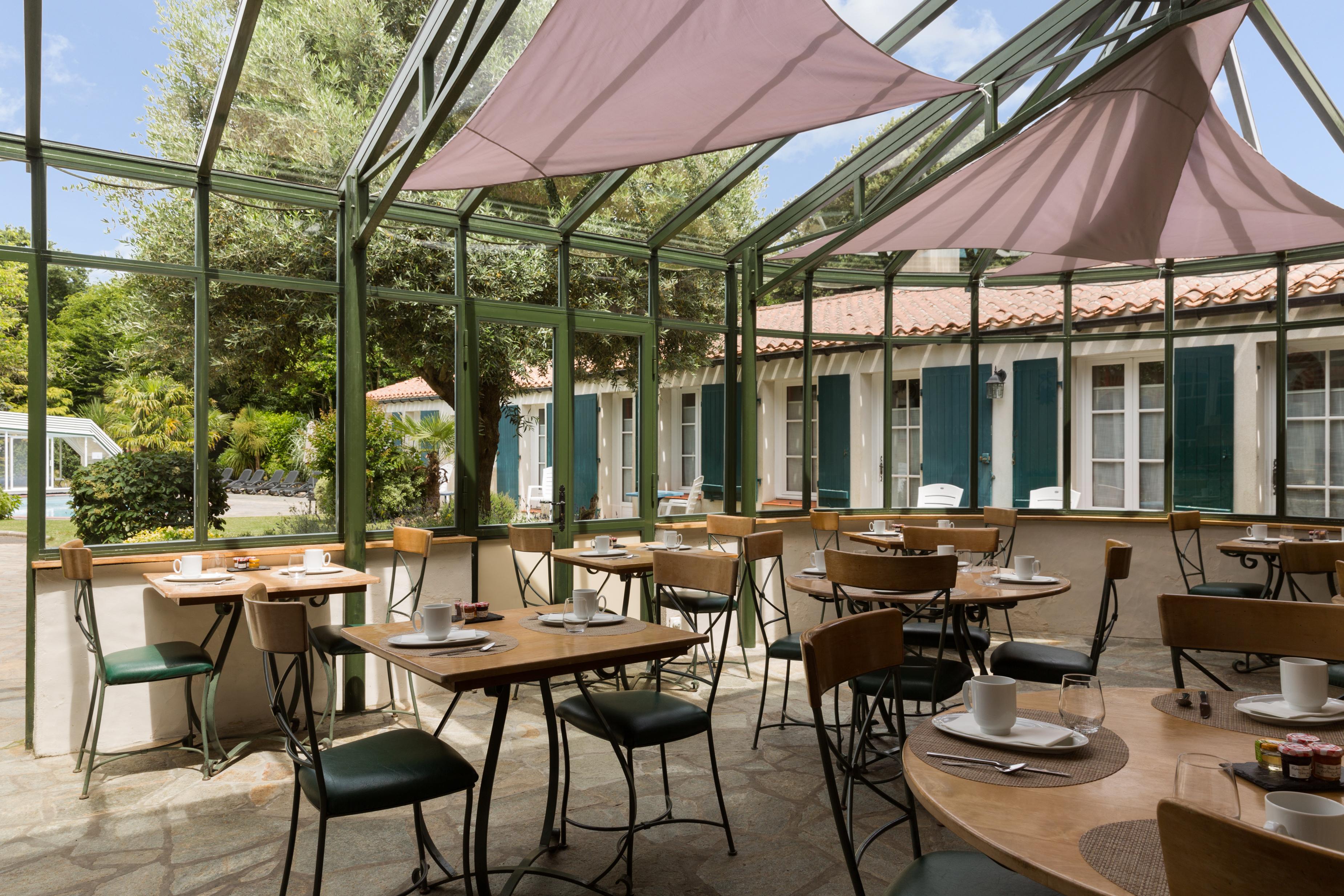 Hotel Domaine Le Martinet, The Originals Relais Bouin  Zewnętrze zdjęcie