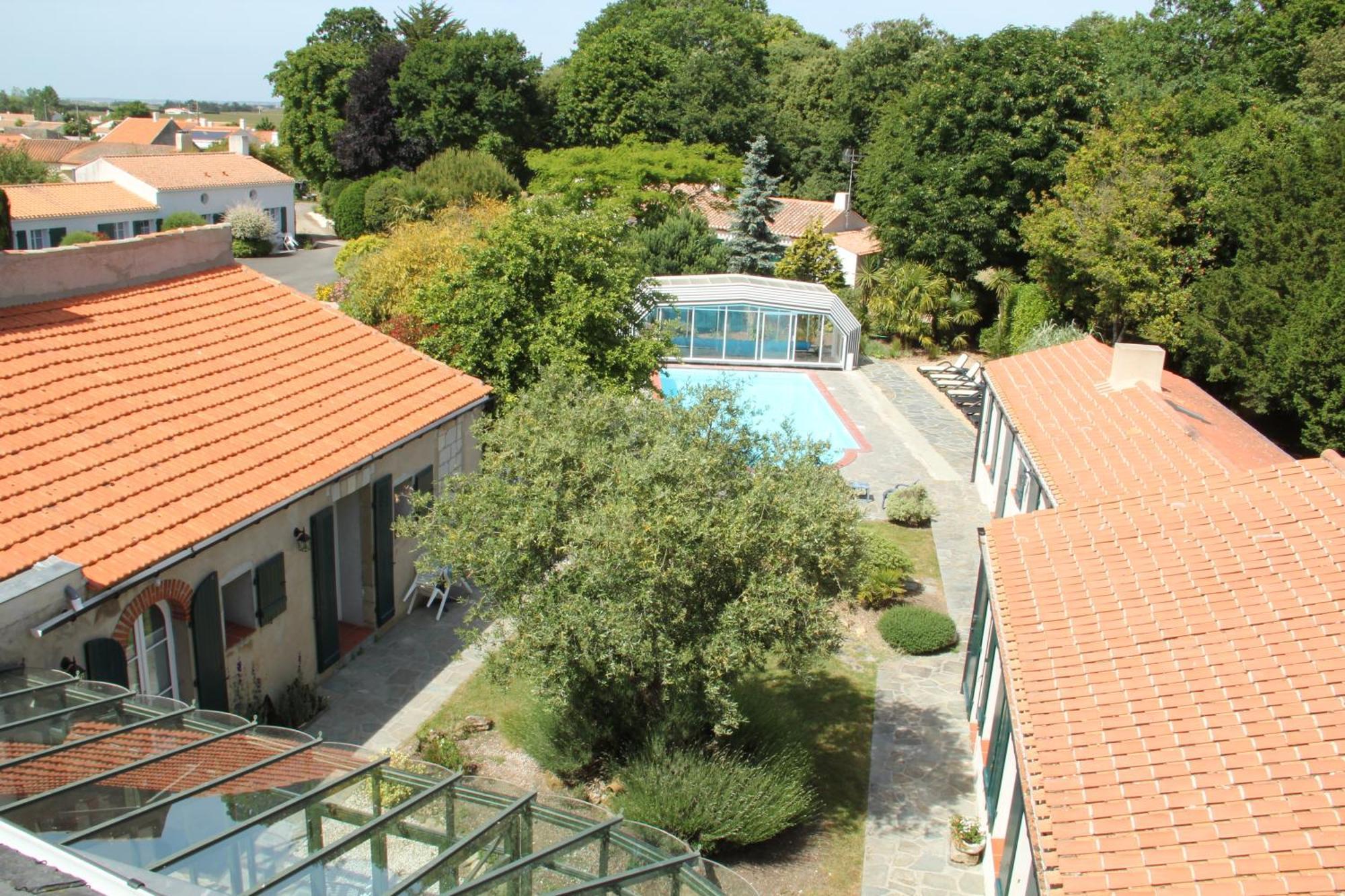 Hotel Domaine Le Martinet, The Originals Relais Bouin  Zewnętrze zdjęcie