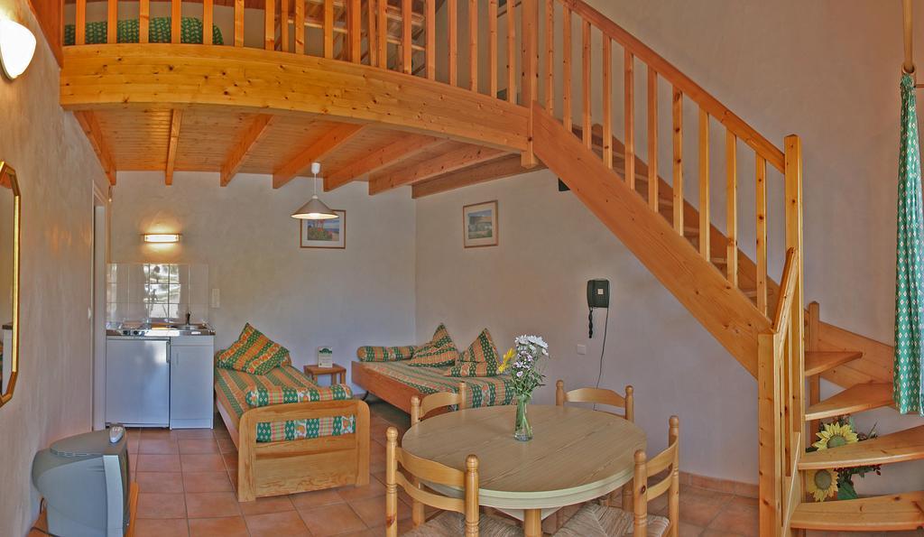 Hotel Domaine Le Martinet, The Originals Relais Bouin  Zewnętrze zdjęcie